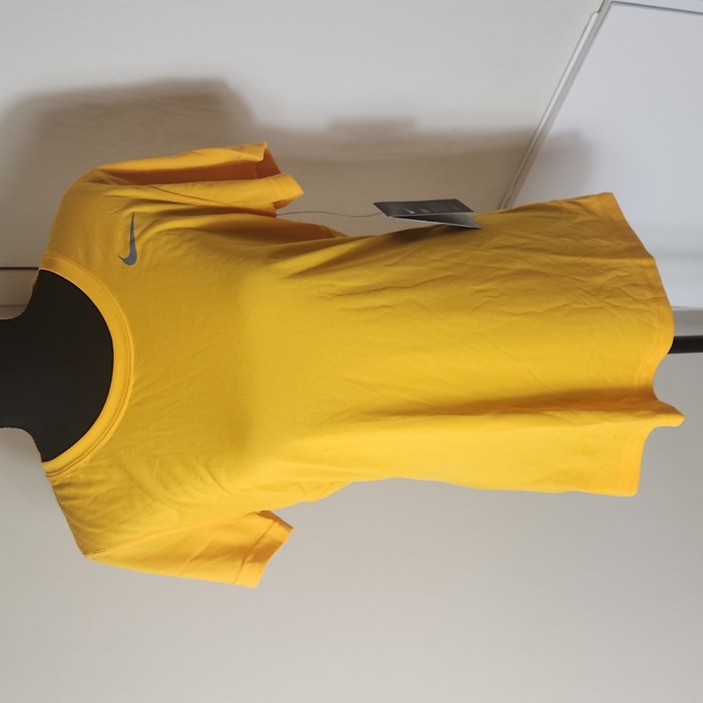 NWT Nike Dry Fit Women's Yellow Short Sleeve Tee Shirt Size M